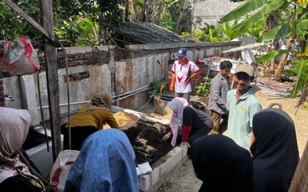 UNNES Dukung Urban Farming di Banjardowo Lewat Pelatihan Media Tanam Bersama KWT Barokah