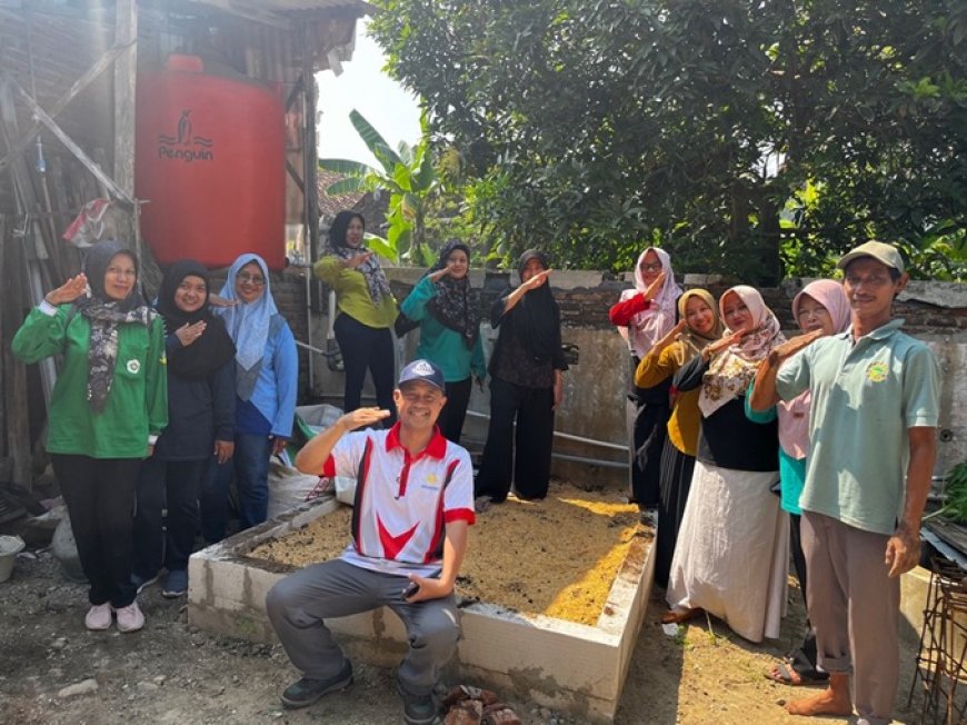 UNNES Dukung Urban Farming di Banjardowo Lewat Pelatihan Media Tanam Bersama KWT Barokah