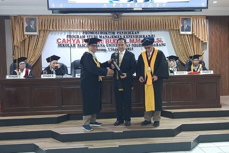IPK Sempurna 4.00, Direktur Politeknik Bumi Akpelni Semarang Raih Gelar Doktor Manajemen Pendidikan