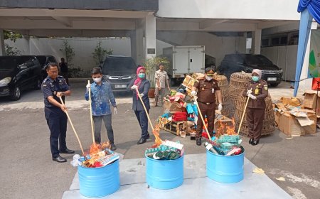 Kejari Semarang Musnahkan Barang Bukti 97 Perkara Inkrah, Ribuan Botol Miras dan Puluhan Ribu Pil Terlarang Dihancurkan