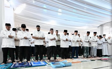 Presiden Prabowo Salat Idulfitri dan Halalbihalal dengan Jemaah Masjid Darussalam Aceh Tamiang