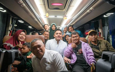 Pastikan Kelancaran Mudik, Seskab Teddy dan Menhub Dudy Pantau Arus Balik dan Sapa Pemudik di Terminal Pulo Gebang