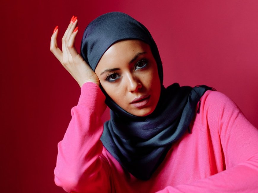 Baju & Gamis Pink Cocok dengan Jilbab Warna Apa? Ini Opsinya!