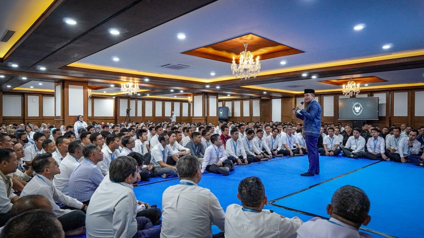 Silaturahmi dengan Pegawai Jelang Lebaran, Seskab: Titip Salam untuk Keluarga