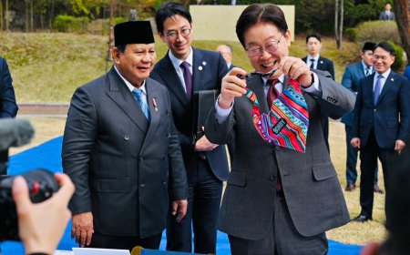 Seskab Teddy: Diplomasi “Anabul” Presiden Prabowo di Republik Korea, Kejutan Hangat yang Curi Perhatian Presiden Lee