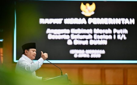 Seskab Teddy: Presiden Prabowo Tegaskan Dua Kebijakan Strategis Pemerintah di Tengah Ketidakpastian Global