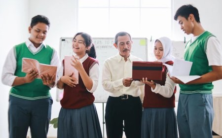 10 Puisi Hari Pendidikan Nasional, Singkat dan Inspiratif!