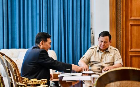 Seskab Teddy: Presiden Prabowo Terima Ketua DEN, Bahas Ketahanan Ekonomi Nasional dan Strategi Antisipasi Global