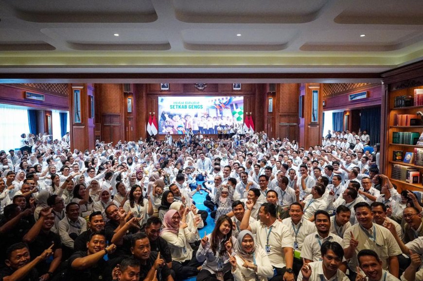 Halalbihalal dengan Keluarga Besar Sekretariat Kabinet, Seskab Teddy: Jaga Silaturahmi dan Perkuat Kekeluargaan