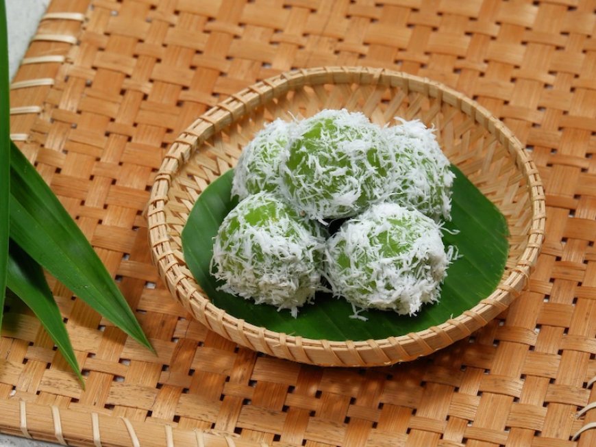 Cara Membuat Kue Klepon yang Kenyal Lembut dan Lumer di Mulut