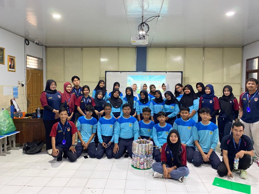 Mahasiswa Magang Kependidikan UPGRIS Sosialisasi “Generasi Muda Tangguh Bencana” melalui Pengolahan Sampah Plastik Menjadi Ecobrick di SMP PGRI 1 Semarang