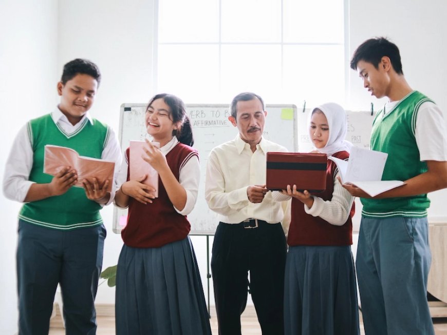 10 Puisi Hari Pendidikan Nasional, Singkat dan Inspiratif!