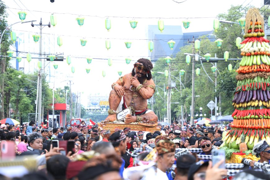 Semarang Gelar Pawai Ogoh-Ogoh Meriah, Harmoni Budaya Nusantara Mengalir dari Balai Kota ke Simpang Lima