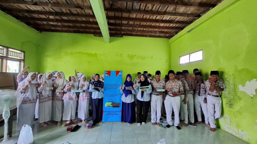 Dosen FPMIPATI UPGRIS Edukasi Siswa MA Darul Ulum Sayung melalui Pelatihan Kewirausahaan Microgreen Berbasis Potensi Lokal