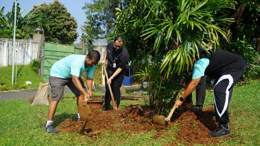 Sambut HUT ke-52 dan Hari Lingkungan Hidup, Patra Semarang Hotel & Convention Tanam 52 Pohon