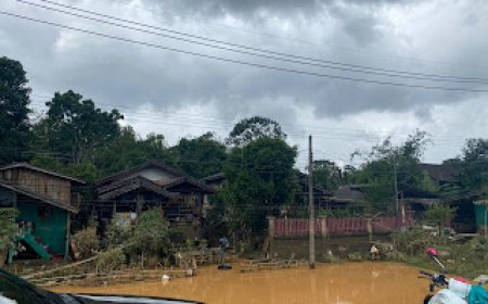 Mahasiswa Ikut Bersihkan Sekolah Pascabanjir Landa Tailan Selatan