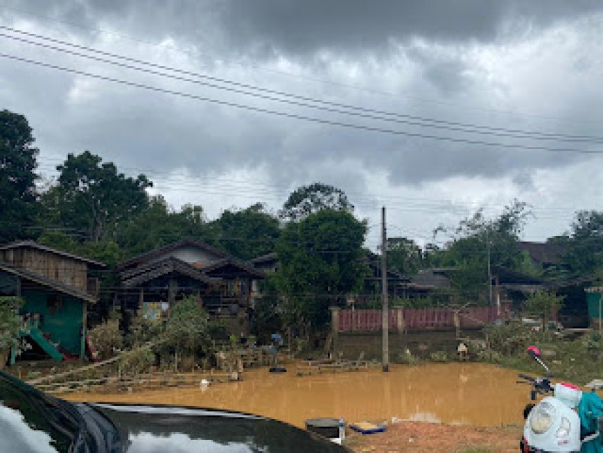 Mahasiswa Ikut Bersihkan Sekolah Pascabanjir Landa Tailan Selatan