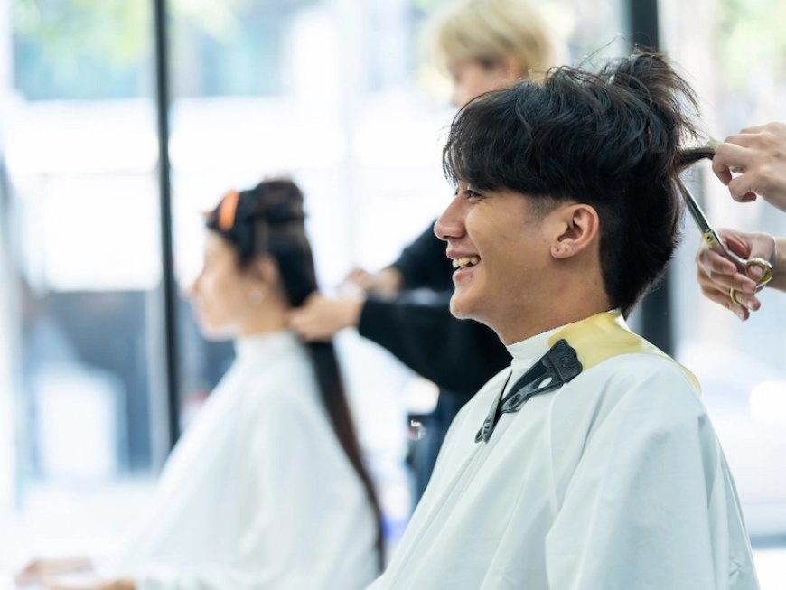 Ingin Tampil Beda? Coba 10 Gaya Rambut Wolf Cut Pria ini!