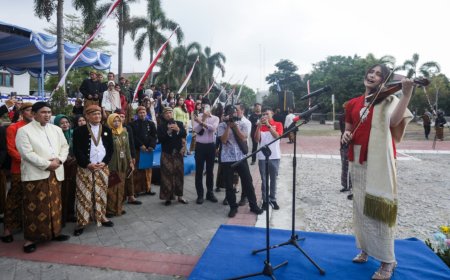 Suara Emas Cicit Keponakan WR Soepratman Memukau  di Hari Jadi ke-81 Jawa Tengah