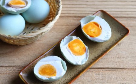 7 Cara Membuat Telur Asin Sendiri di Rumah, Enak dan Mudah!