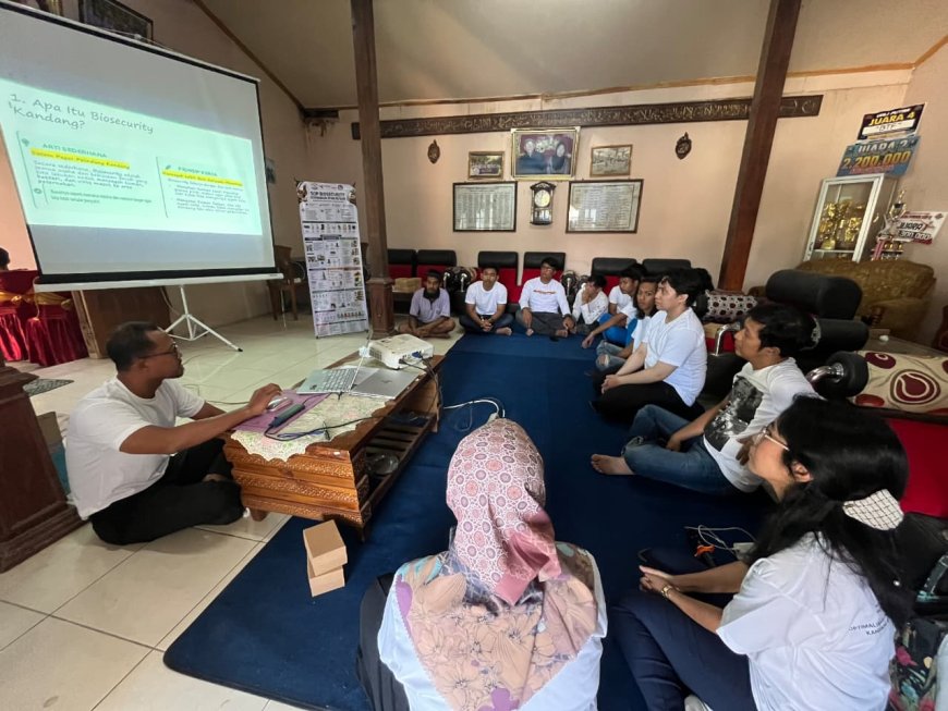 Dosen USB dan STEKOM Berikan Pelatihan Biosekuriti kepada Peternak Ayam Petelur di Boyolali