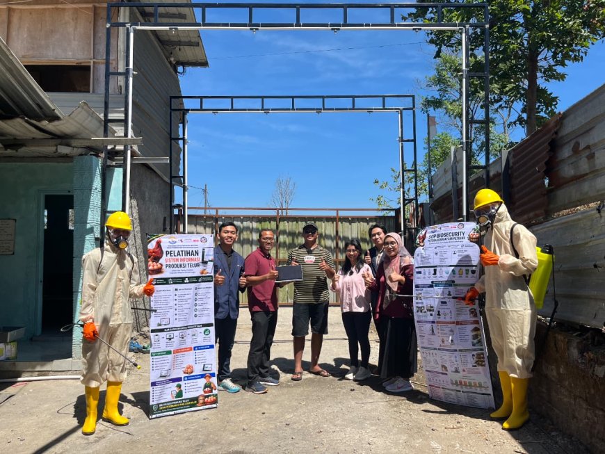 USB dan STEKOM Serahkan Teknologi Biosekuriti dan Sistem Informasi kepada Peternak Boyolali