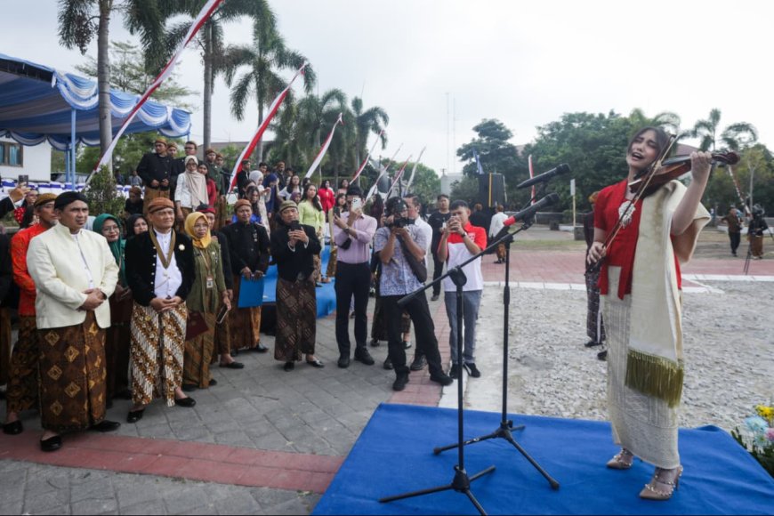 Suara Emas Cicit Keponakan WR Soepratman Memukau  di Hari Jadi ke-81 Jawa Tengah