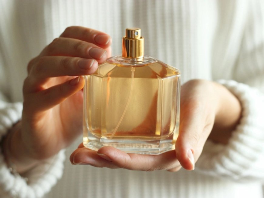 12 Rekomendasi Parfum Wanita Tahan Lama, Cocok untuk Daily!