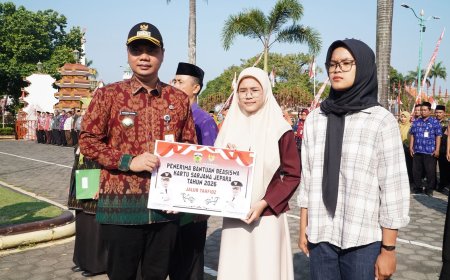 Dorong Generasi Muda Raih Pendidikan Tinggi, Pemkab Jepara Salurkan Kartu Sarjana