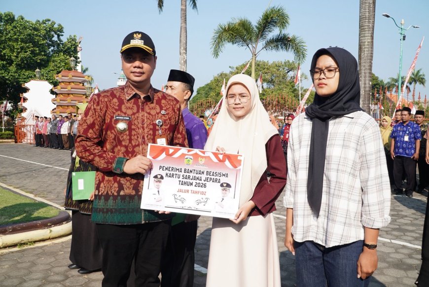 Dorong Generasi Muda Raih Pendidikan Tinggi, Pemkab Jepara Salurkan Kartu Sarjana